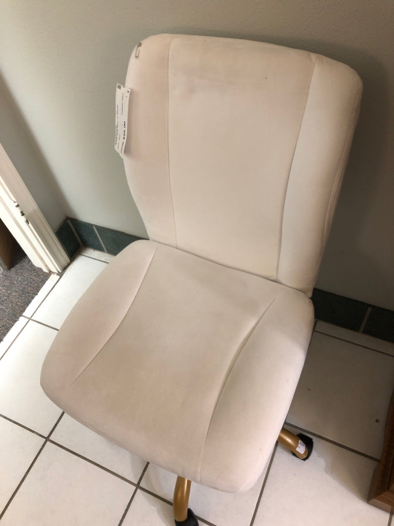 White Desk Chair on Wheels