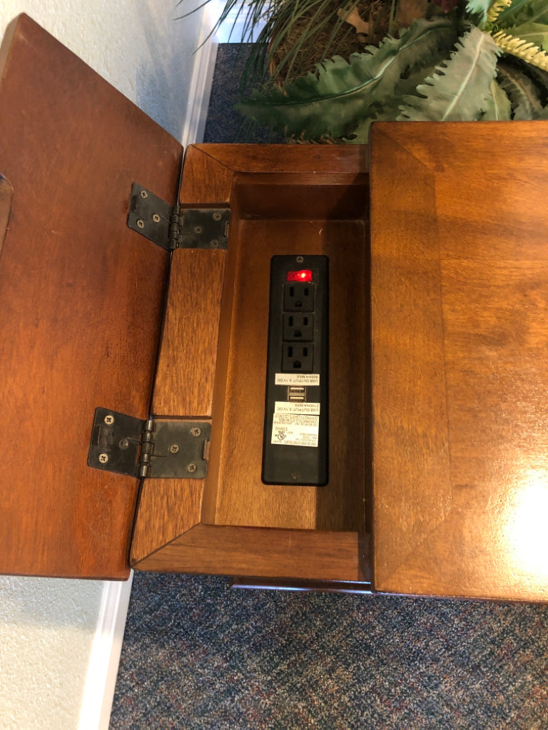 End Table w/electrical