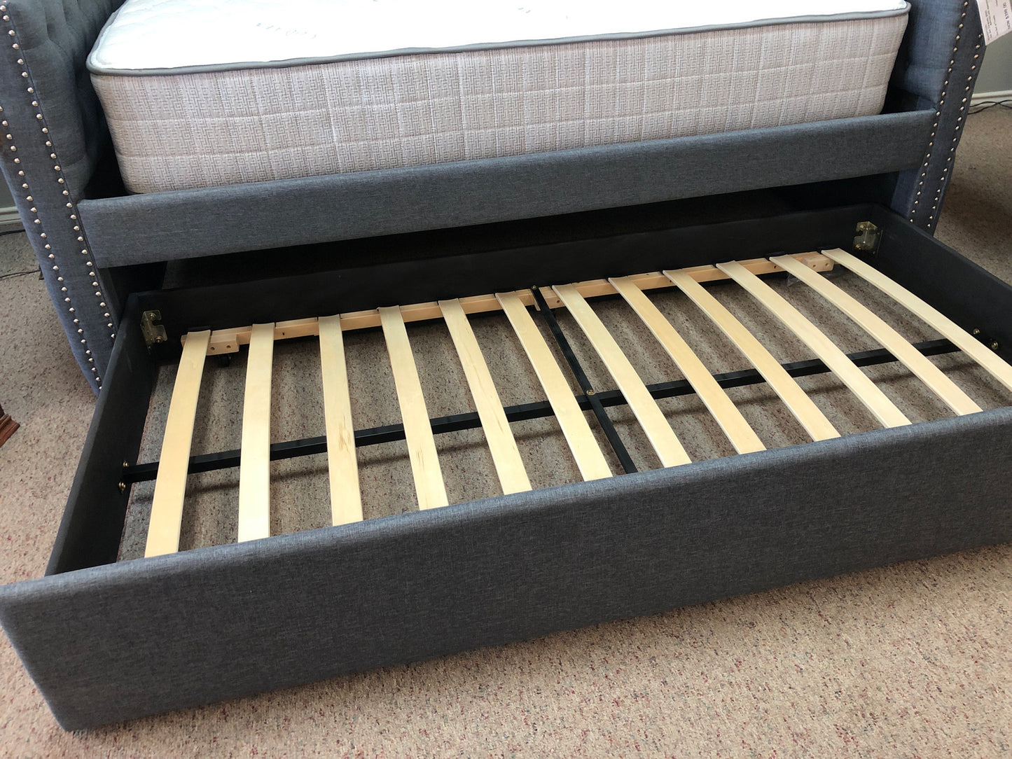 Day Bed w/Trundle
