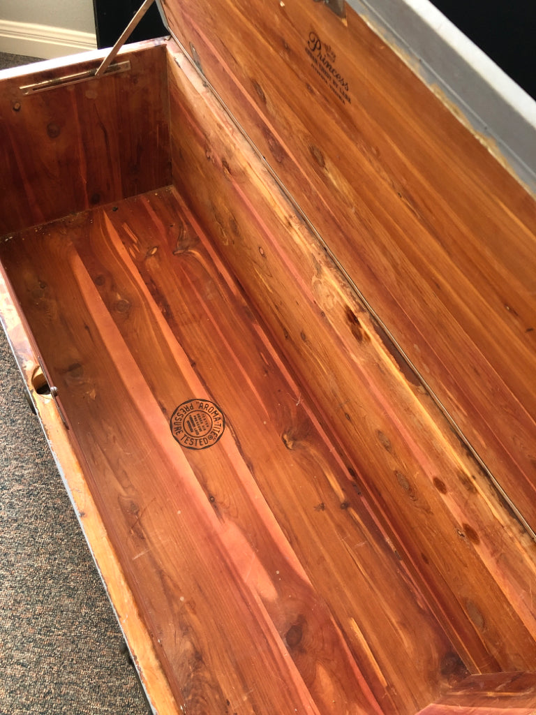 Lane Cedar Chest
