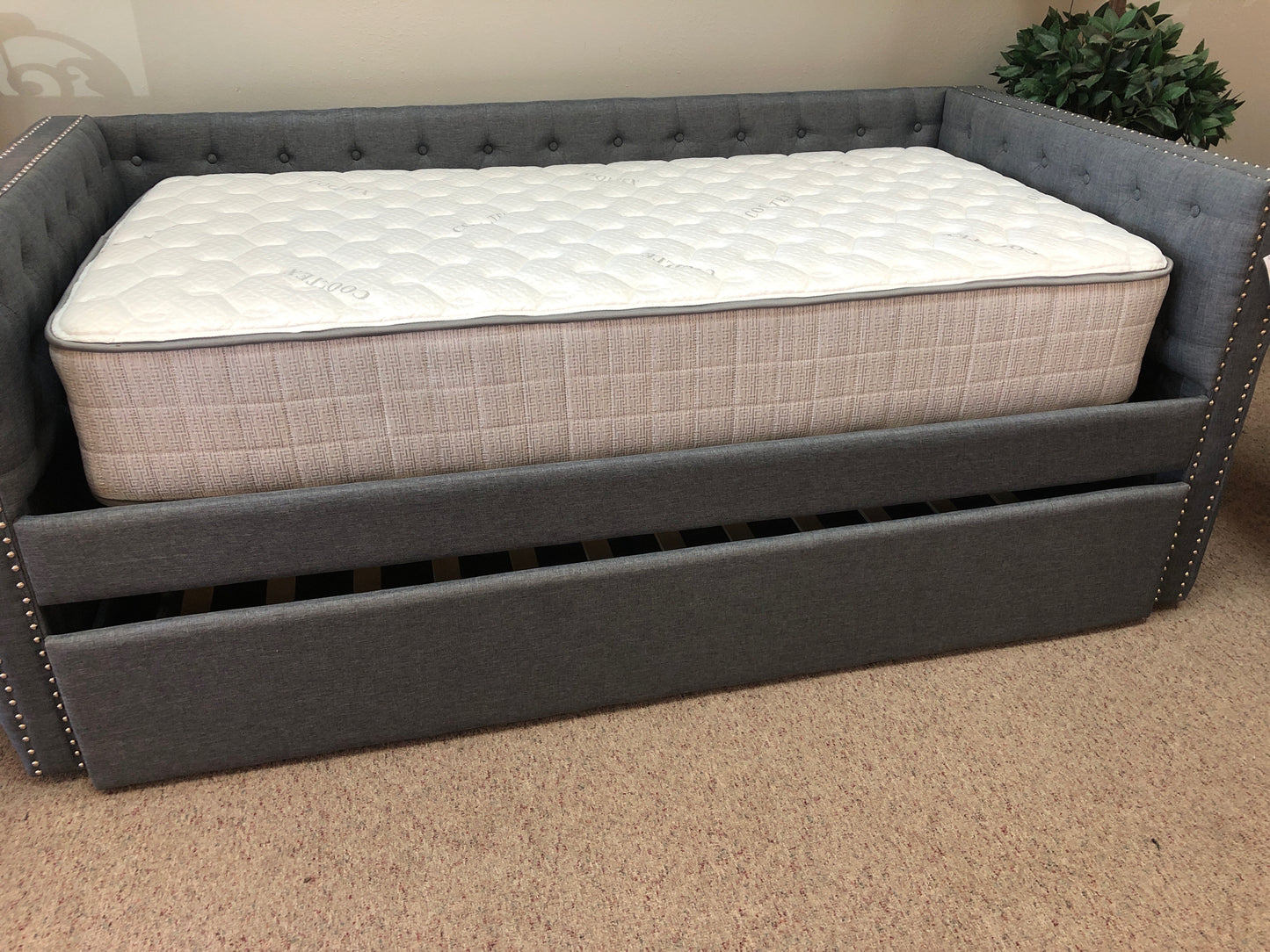 Day Bed w/Trundle