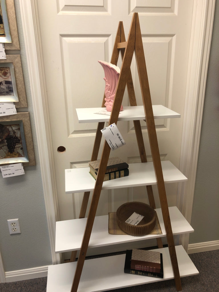 Triangular Bookshelf
