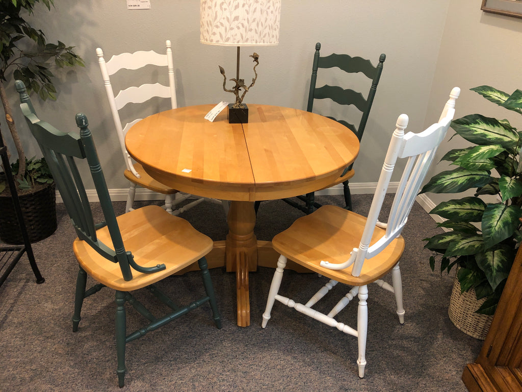 Table w/4 Chairs
