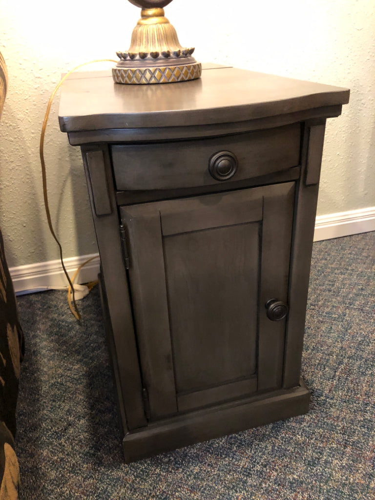 End Table w/ Electrical Plug-In