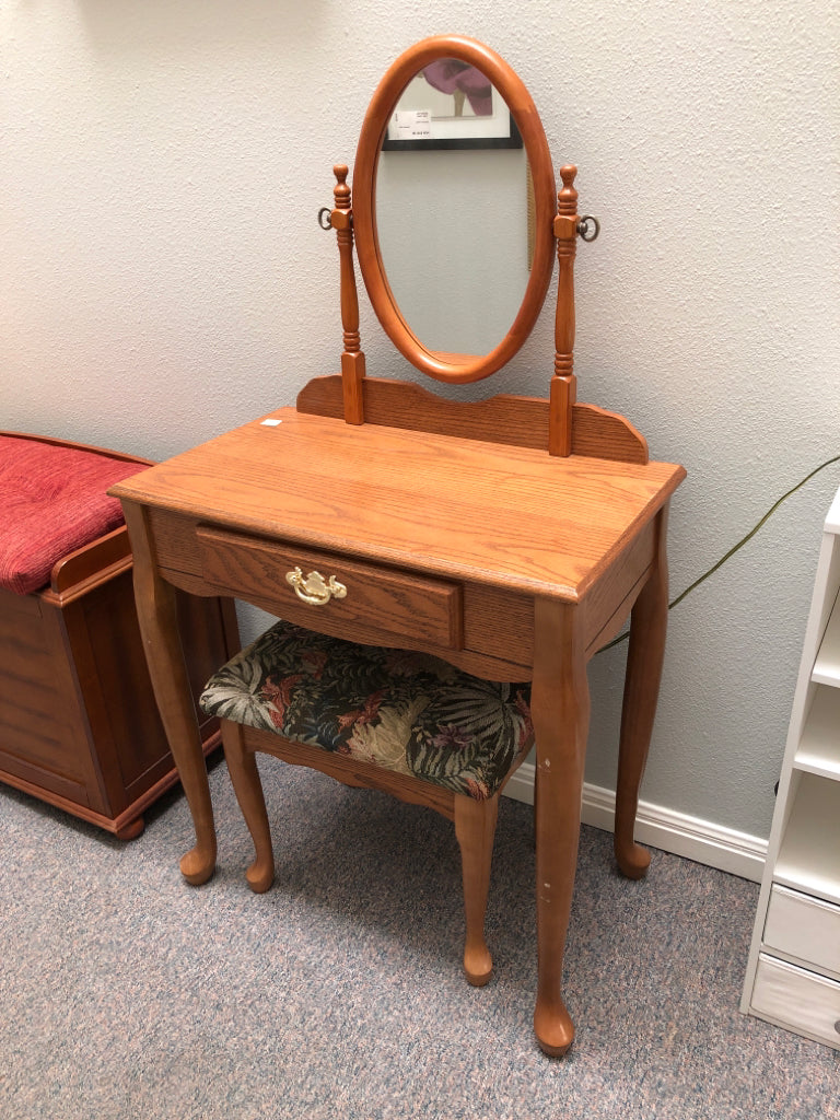 Vanity w/ Stool