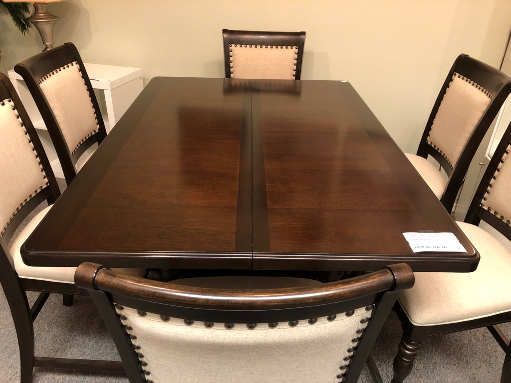 Counter Height w/6 Stools