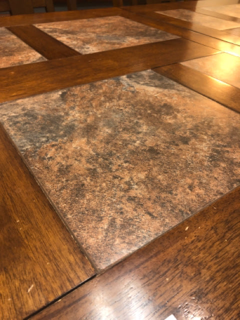 Table w/6 Chairs and 1 Leaf