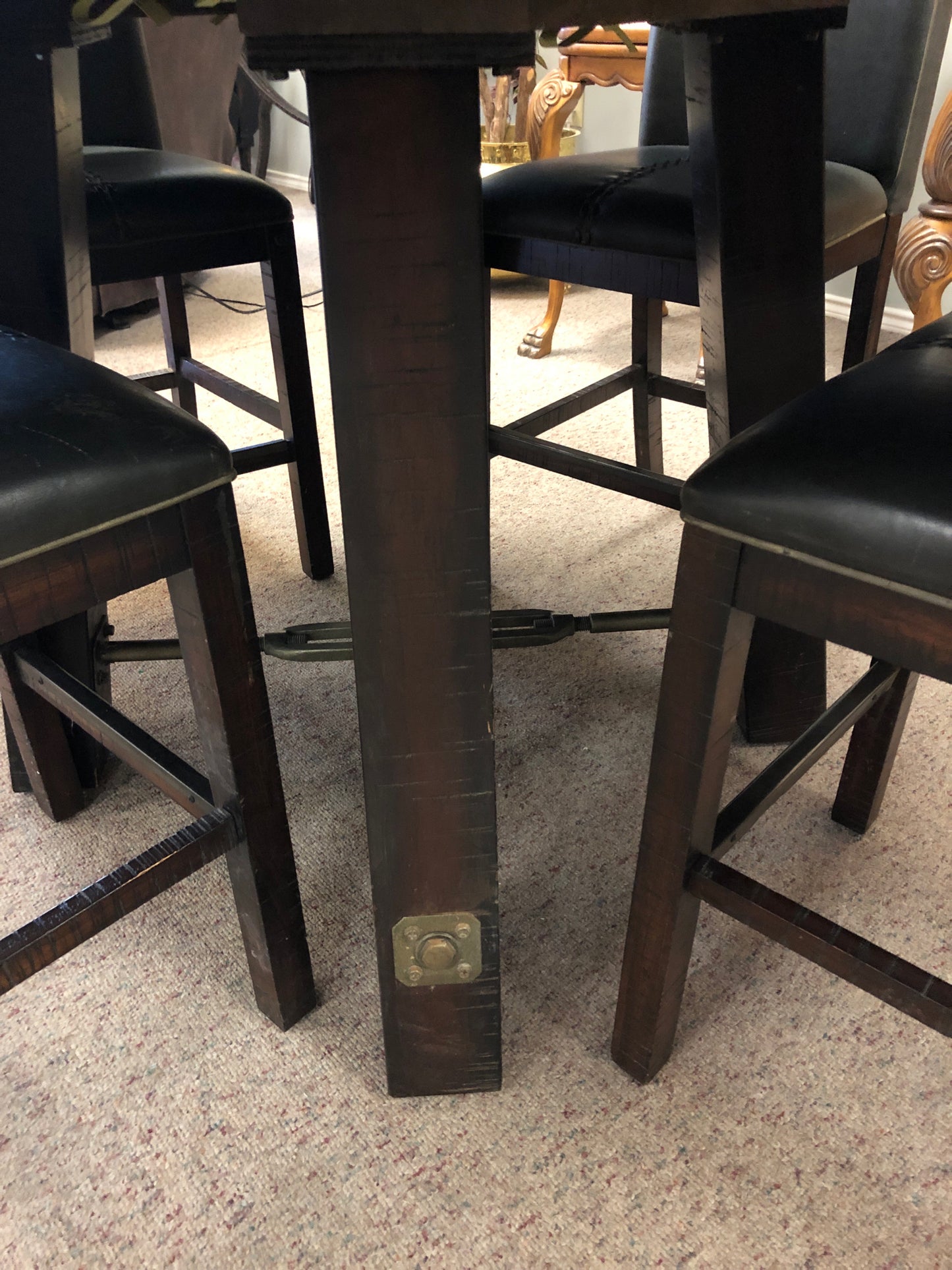 Circular Table w/ 4 Chairs and 1 Leaf