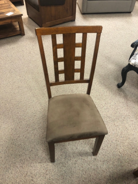 Table w/6 Chairs and 1 Leaf