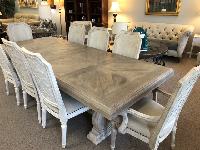 Table w/8 Chairs/26" Leaf