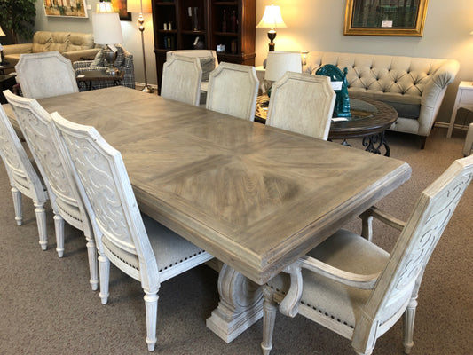 Table w/8 Chairs/26" Leaf