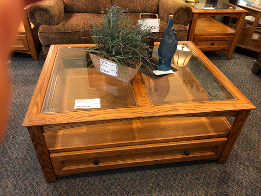 Coffee Table w/Glass Inserts on Rollers