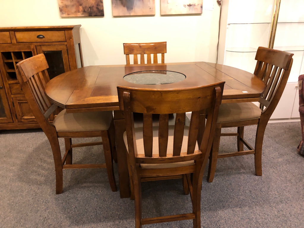 Counter Height Drop-Leaf Table w/4 Stools from Haverty's