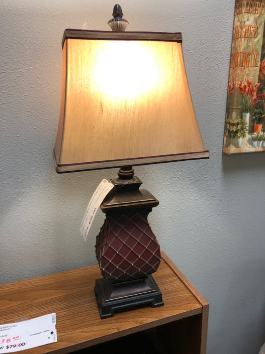 Table Lamp with Diamond Shape Base