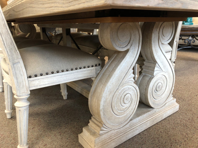 Table w/8 Chairs/26" Leaf
