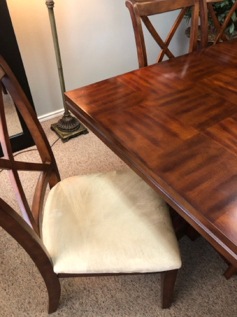 Table w/8 Chairs/18" Leaf (Some Damage on Top)