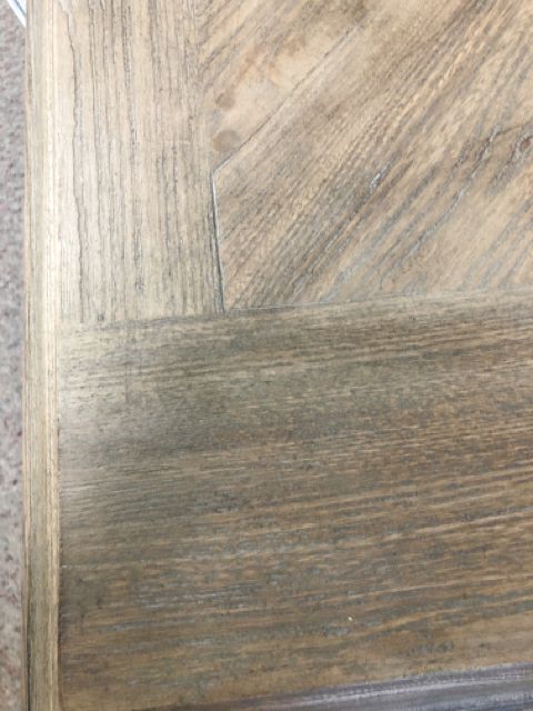 Table w/8 Chairs/26" Leaf