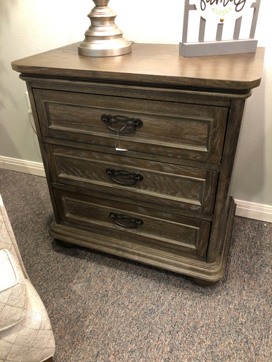 Night Stand by Riverside Furniture    (2 available)