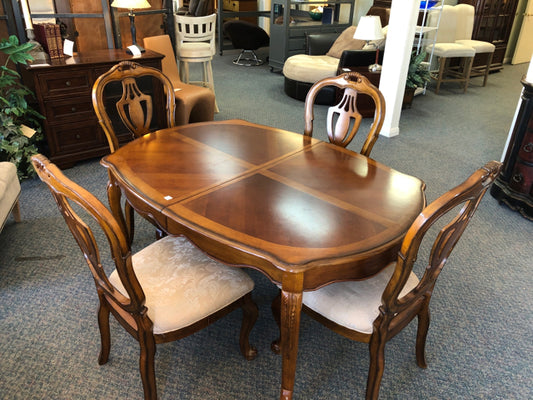 Table & Chairs