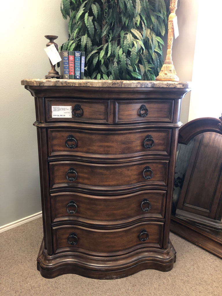 Pulaski King suite:Bed,Chest of Drawers, Dresser, Mirror, 2 Night Stands