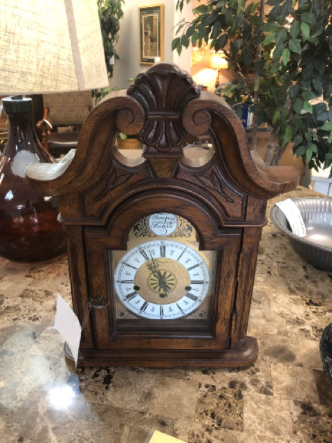 Battery Powered Mantle Clock