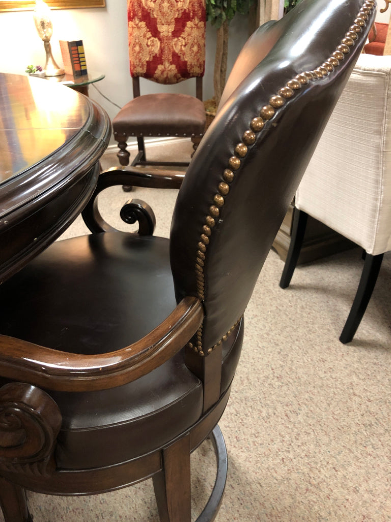 Round Table/Chairs
