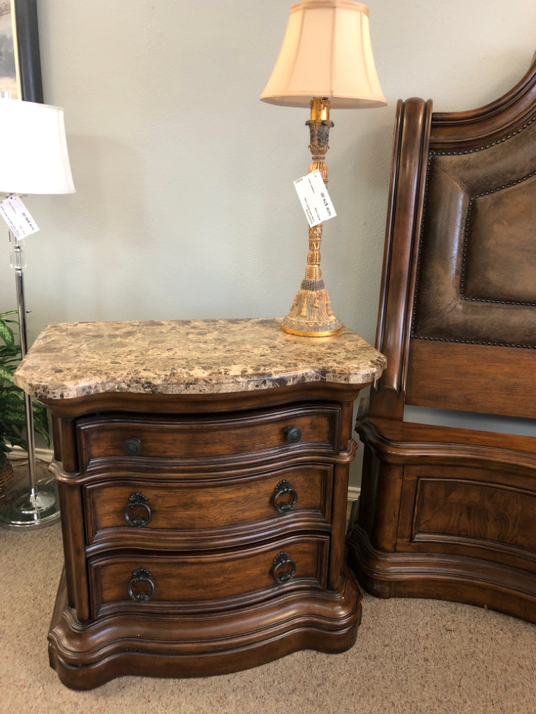 Pulaski King suite:Bed,Chest of Drawers, Dresser, Mirror, 2 Night Stands