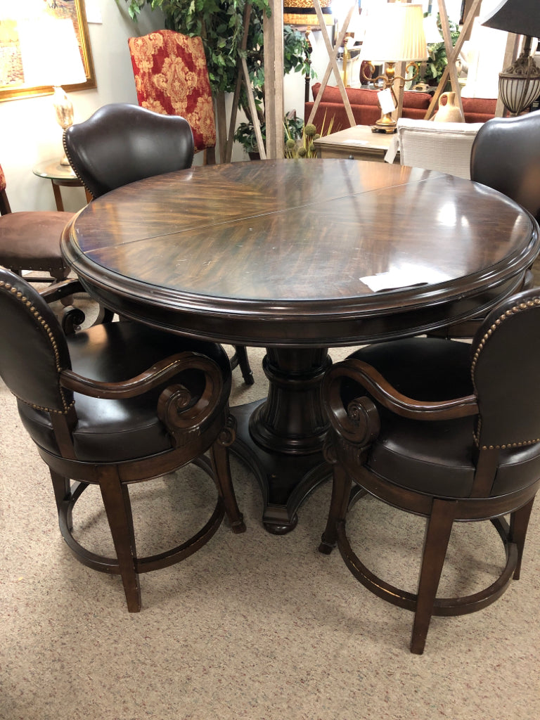 Round Table/Chairs