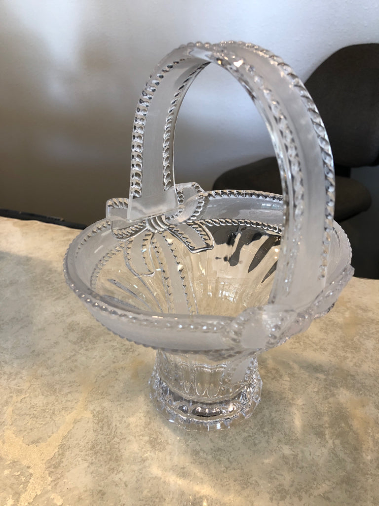 Vase / Bowl /Jar/ Pitcher