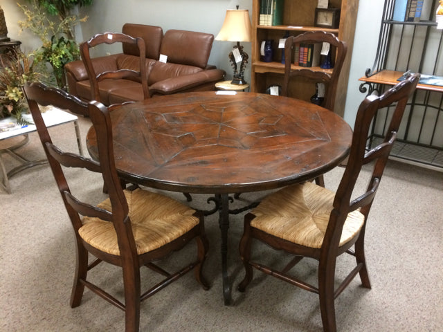 Round Table/Chairs