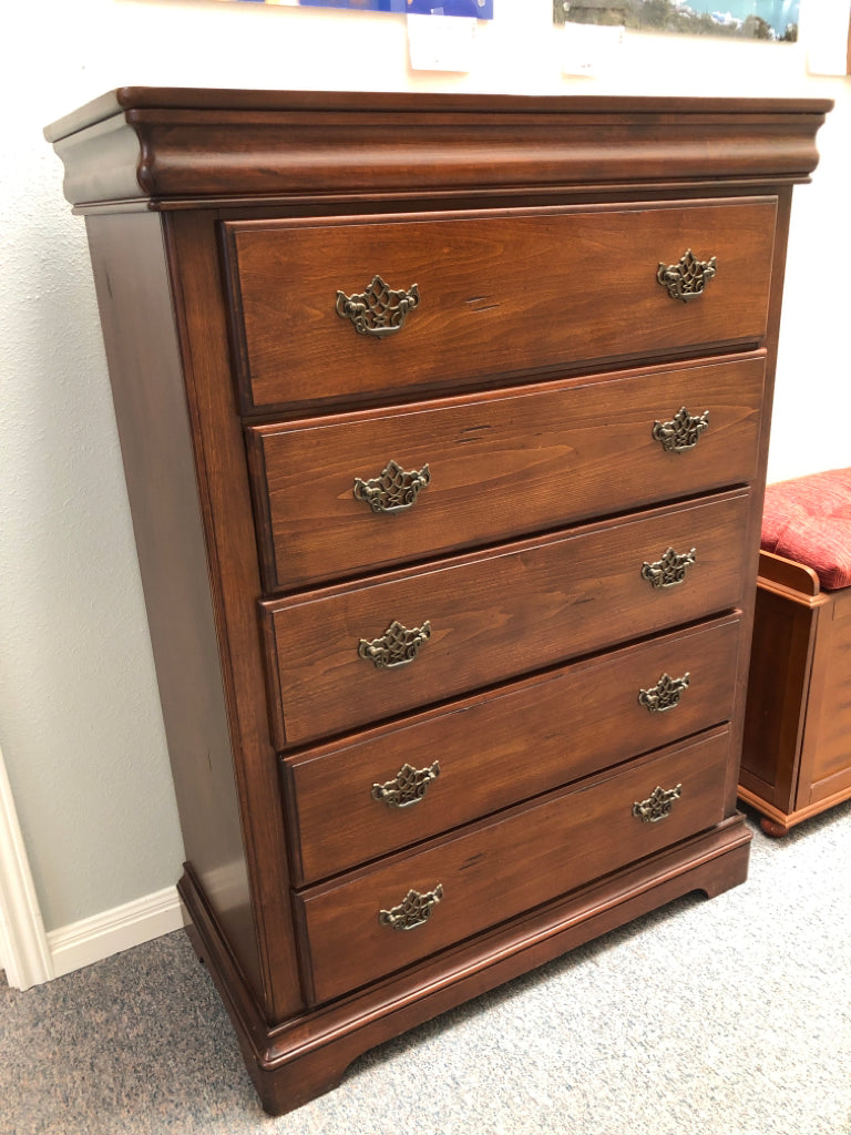 Chest of Drawers (has a matching night stand)