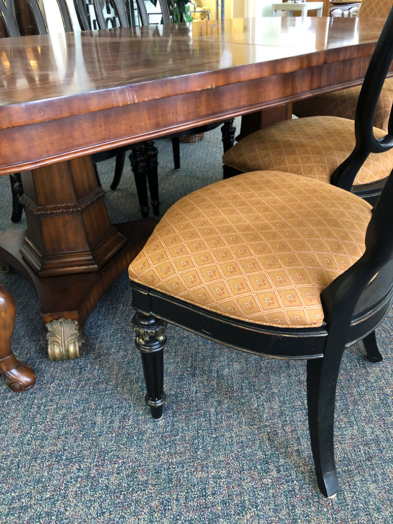 Table w/6 Chairs/2 Leaves