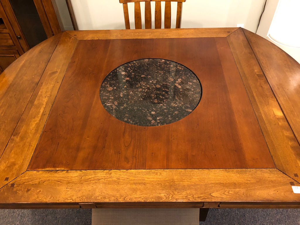 Counter Height Drop-Leaf Table w/4 Stools from Haverty's