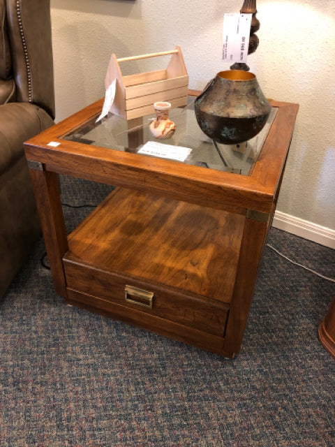 End Table w/Glass Top/Shelf