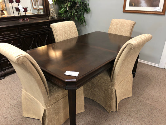 Table w/4 Chairs
