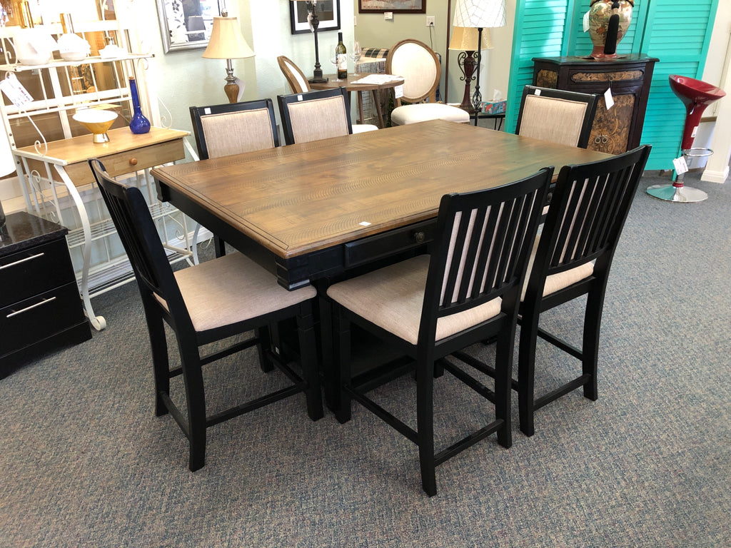 Counter Height w/6 Chairs