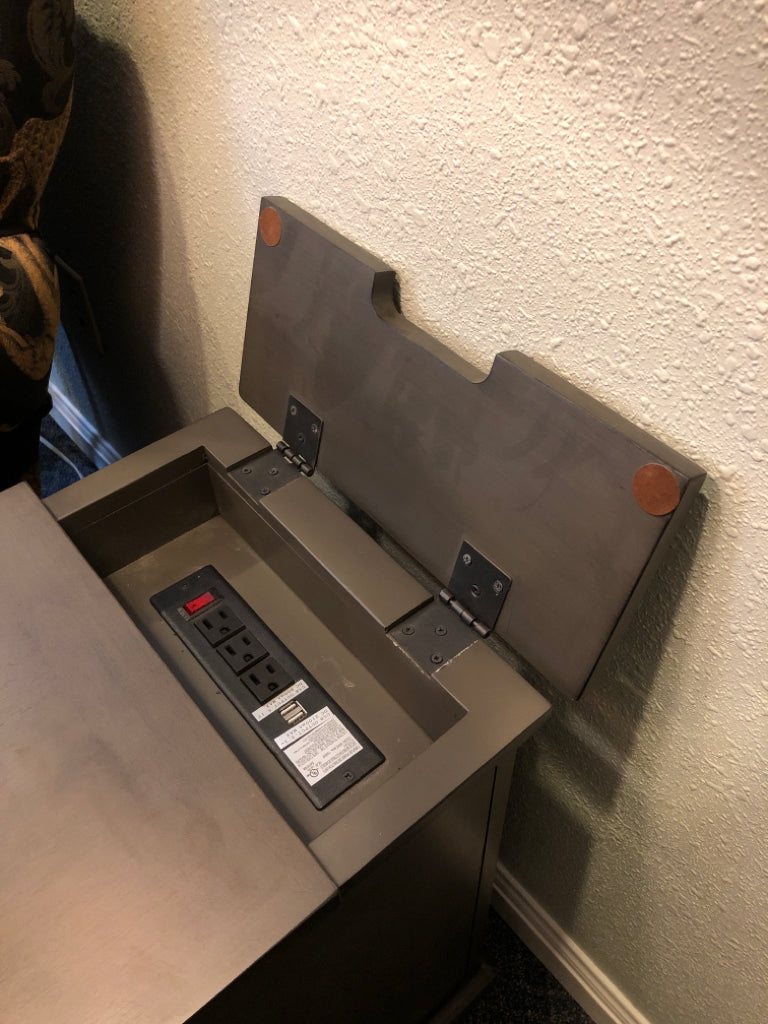 End Table w/ Electrical Plug-In