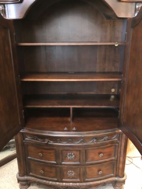 Armoire w/shelves