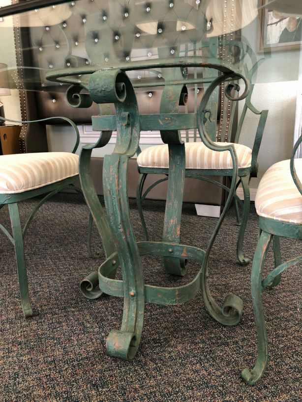 Patio Table w/ Glass Top w/ 4 Chairs