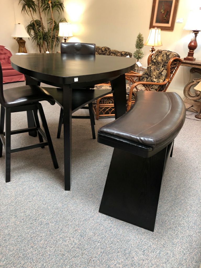 Table & Chairs