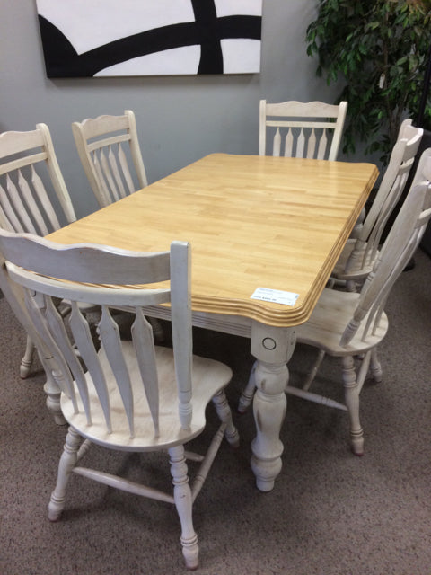 Table w/6 Chairs/1 Leaf