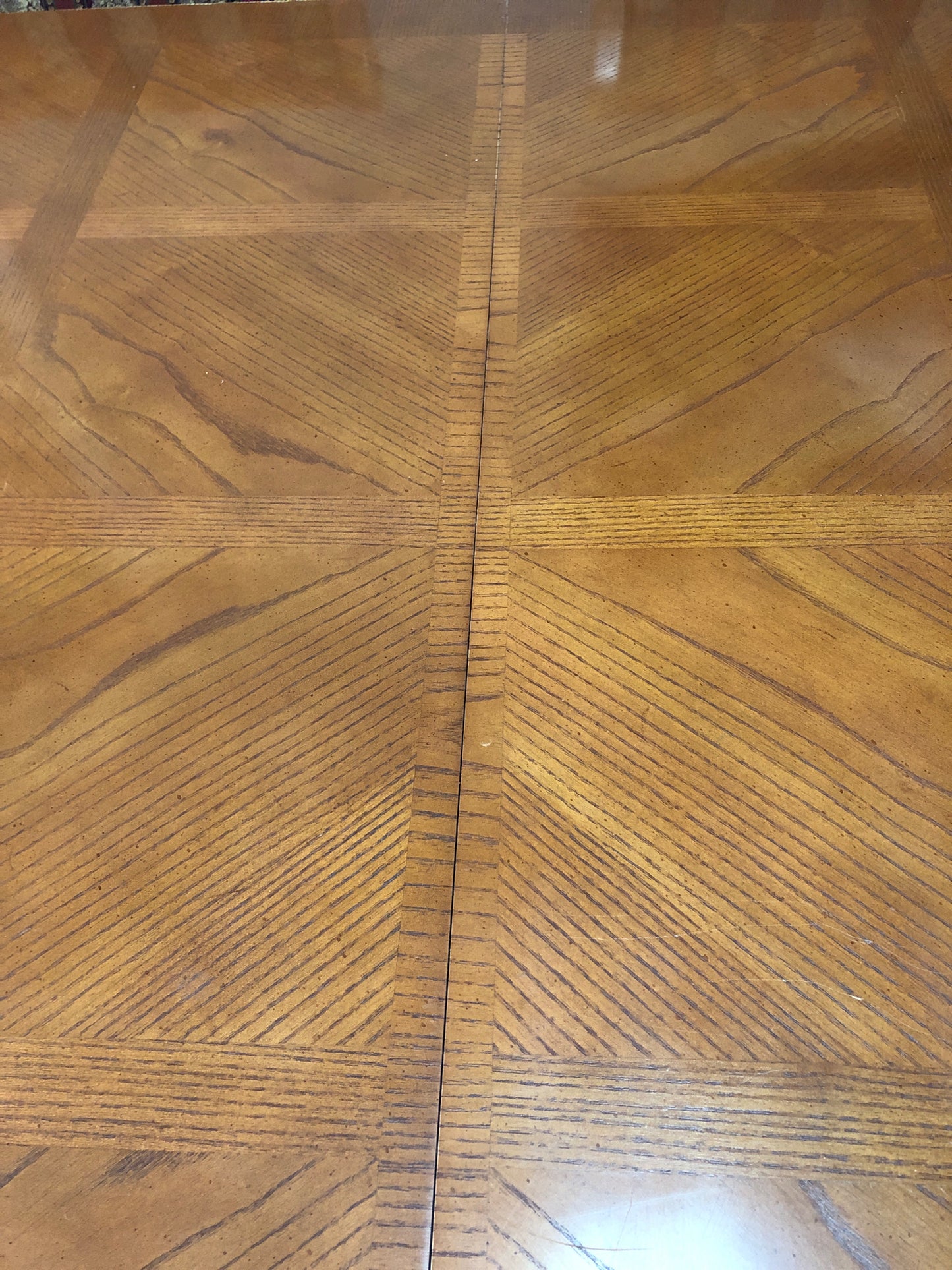 Table w/8 Chairs/2 Leaves 13" Each