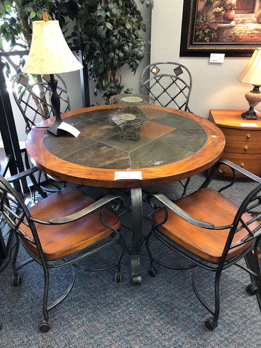 Round Table/4 Chairs