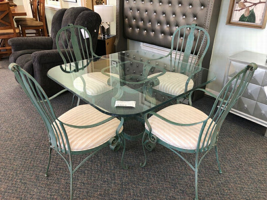 Patio Table w/ Glass Top w/ 4 Chairs