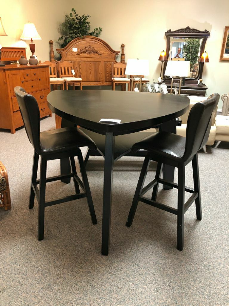 Table & Chairs