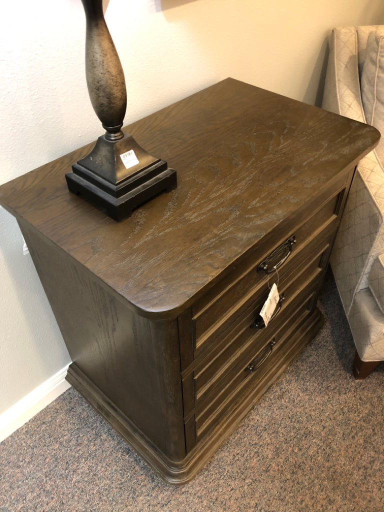 Night Stand by Riverside Furniture    (2 available)