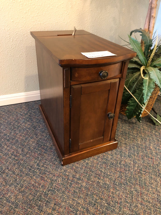 End Table w/electrical