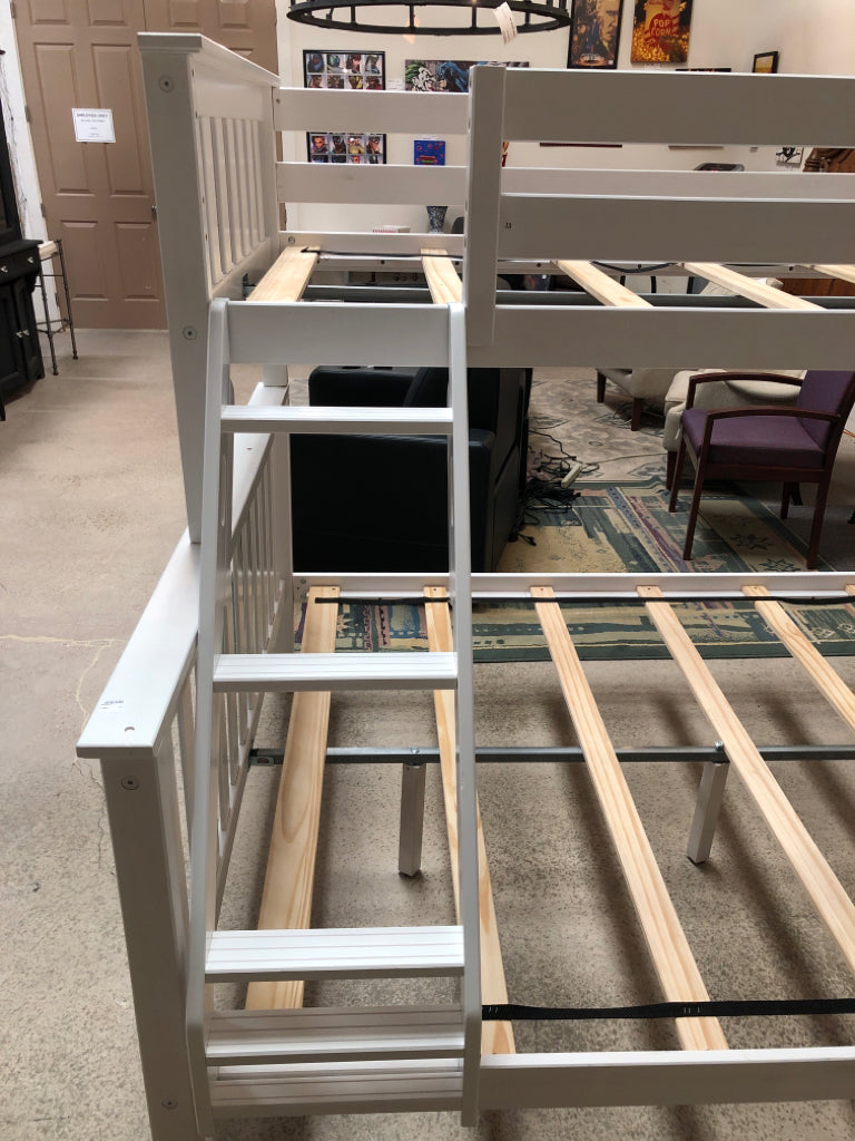 Queen & Twin Bunkbed with Slats and Rails