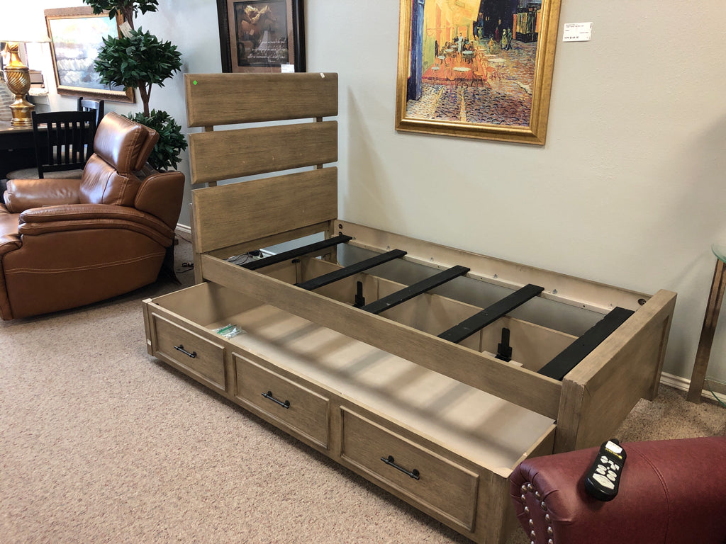 Twin Bed w/Trundle