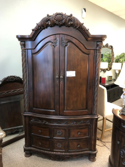 Armoire w/shelves